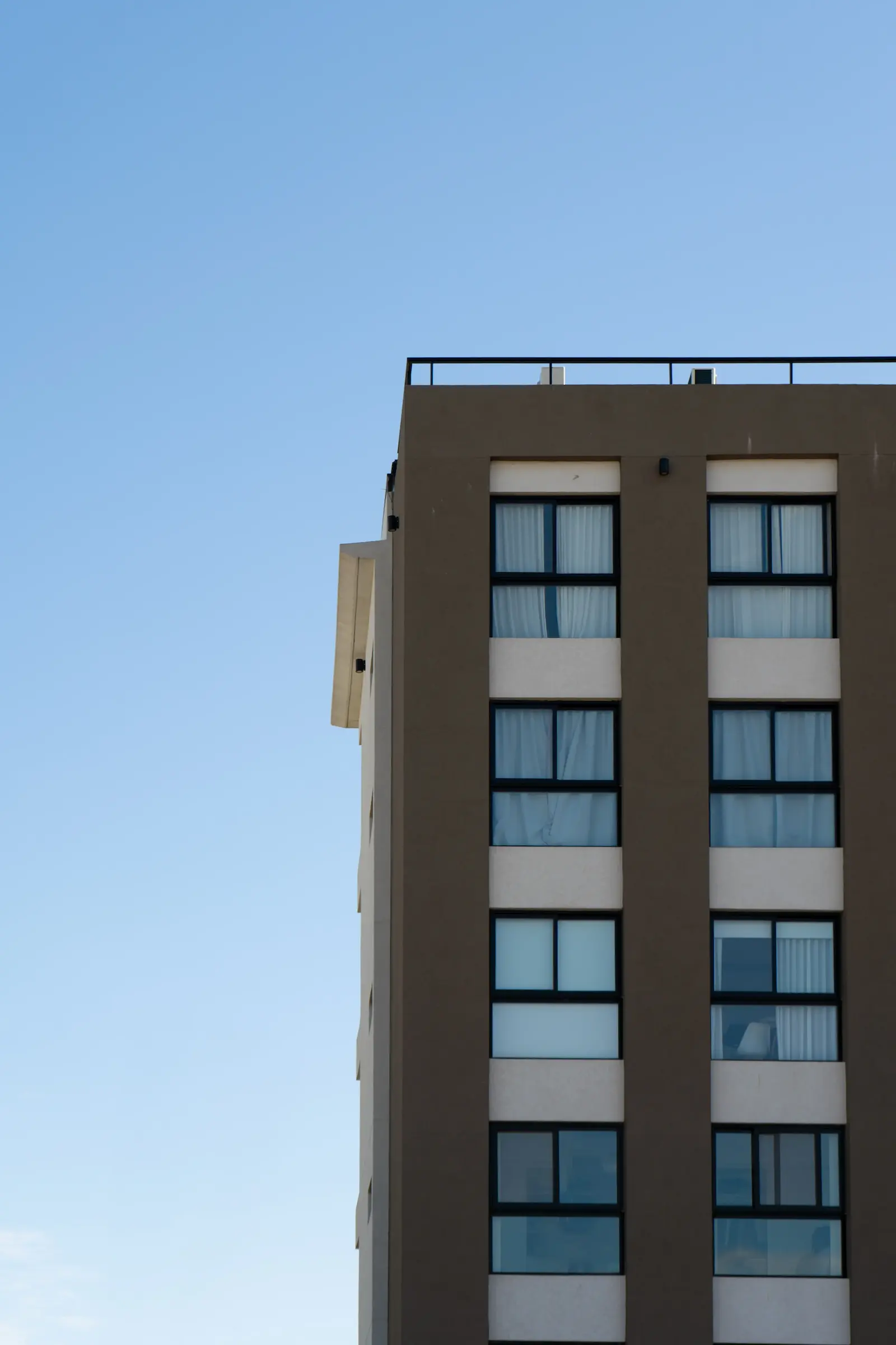 Edificio con aberturas de aluminio